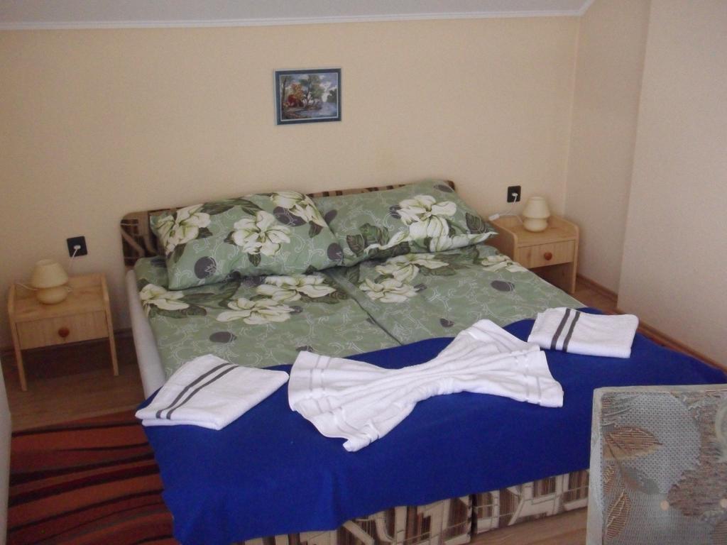 Friends Villa Apartments Hévíz Zimmer foto